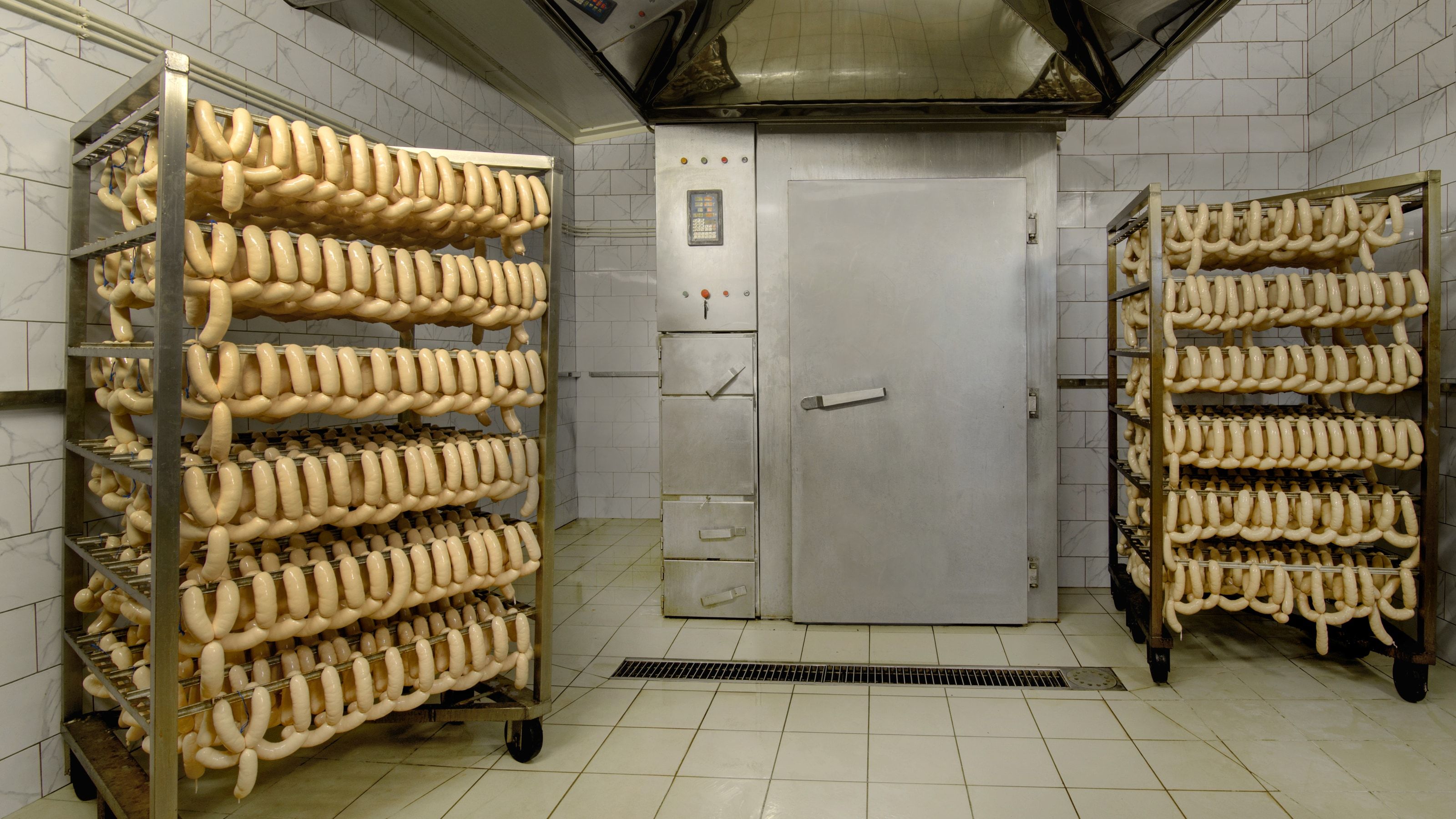 Cámara industrial de ahumado en planta alimentaria
